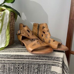 Miz Mooz 39 Current Tan Leather Open Toe Cutout Heeled Sandals